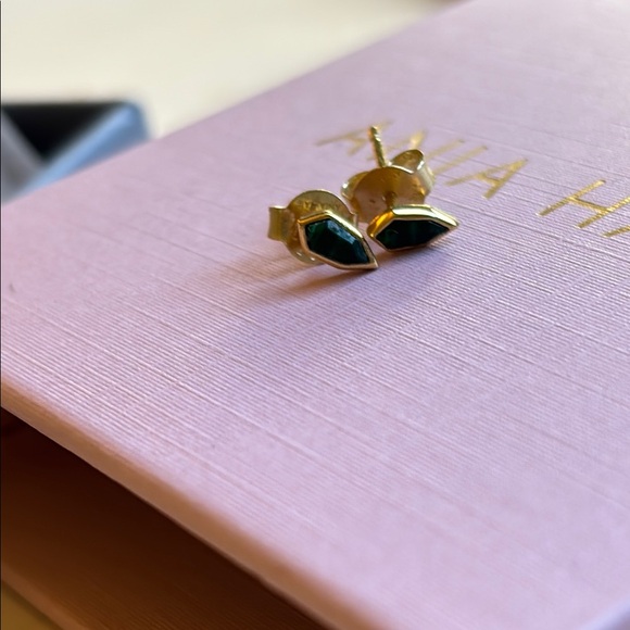 Ania Haie SECOND NATURE - MALACHITE EMBLEM STUD EARRINGS - Picture 3 of 4